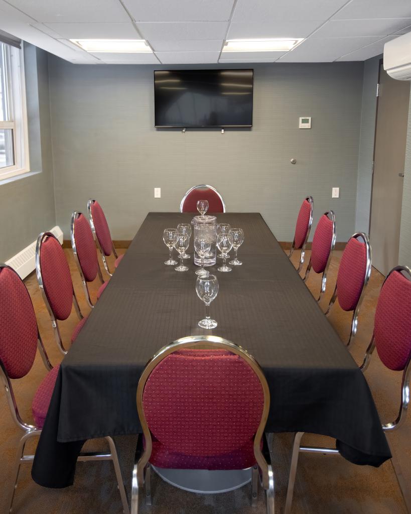 CT-CA-COAST-CALGARY-HOTEL-4