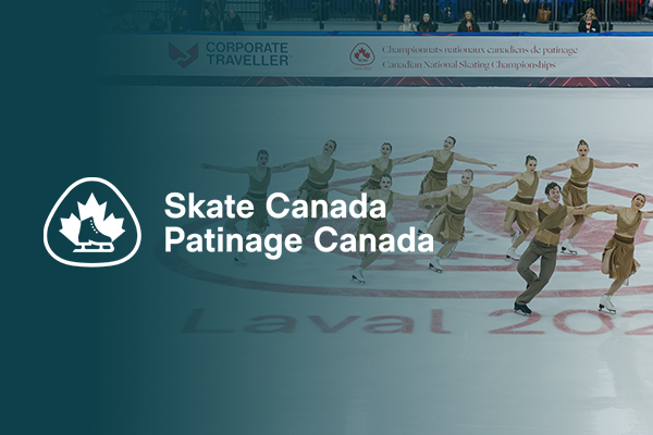 Patineurs artistiques en performance lors d’un événement de Patinage Canada, avec le logo Corporate Traveller et le texte “Skate Canada / Patinage Canada” en superposition.